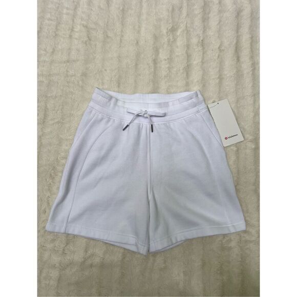 Lululemon Scuba High-Rise Short 5" size 4 - Picture 5 of 8